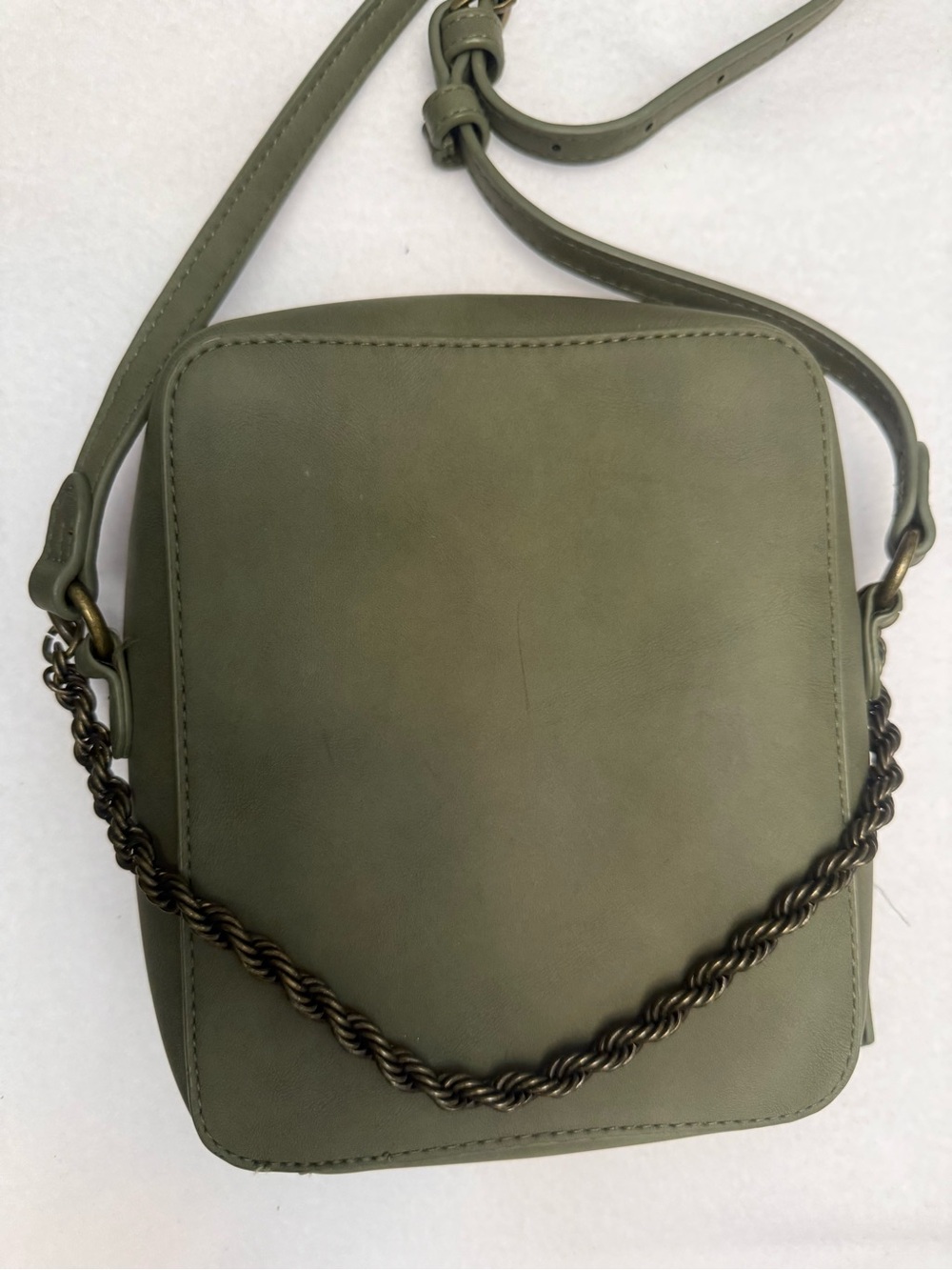 Universal Thread Olive Green Crossbody with Twisted Chain